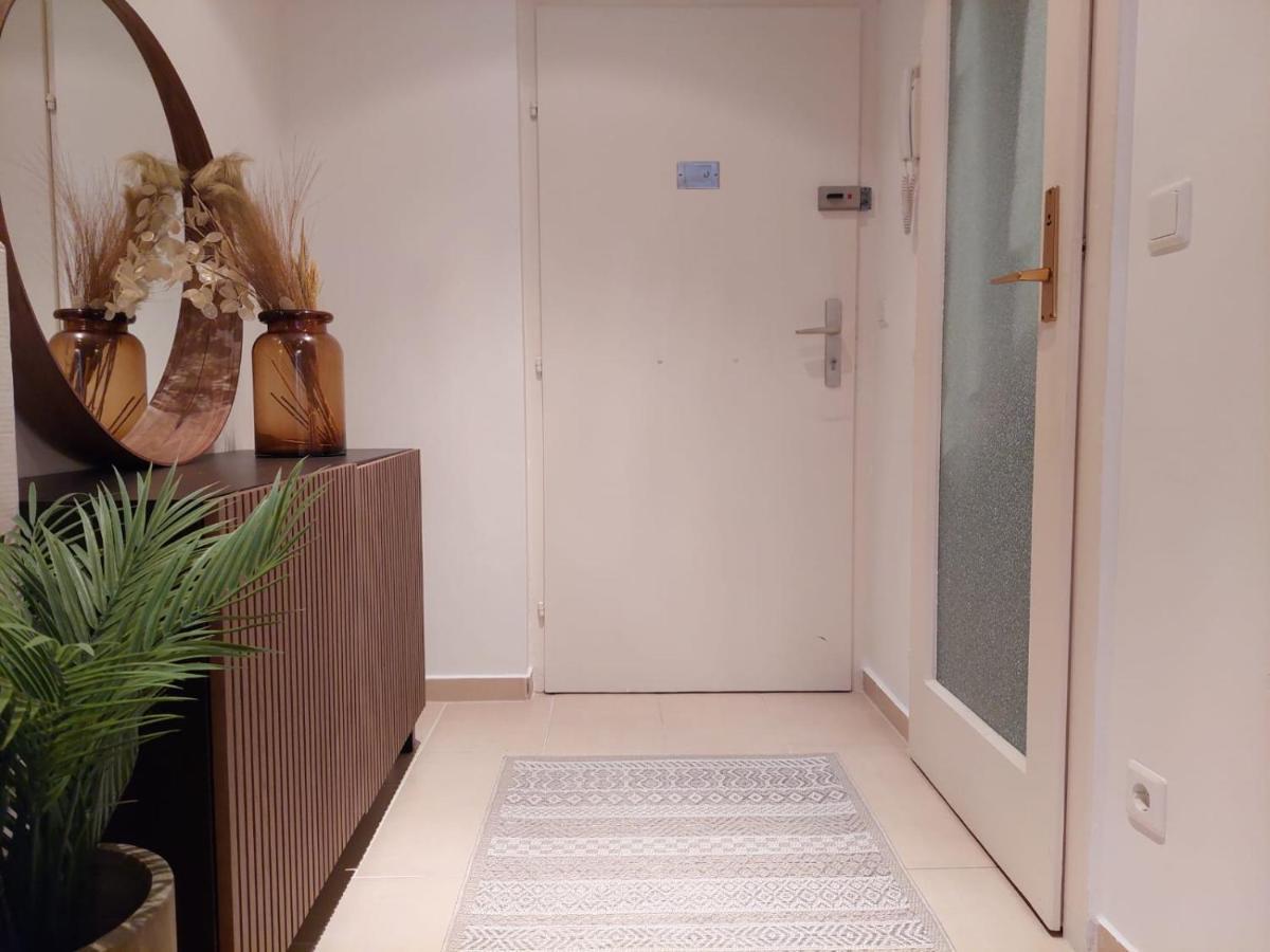 Balcony Apartment, 5 Min Walk To First District Viena Exterior foto